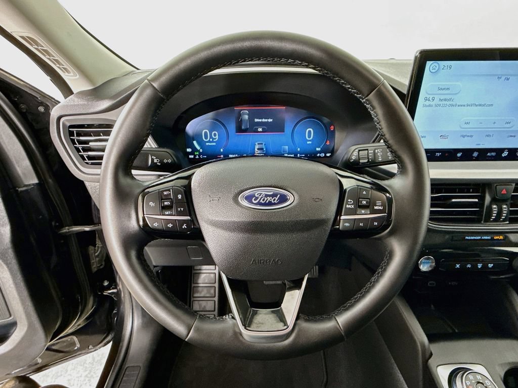 Used 2025 Ford Escape Platinum AWD/4WD image 13