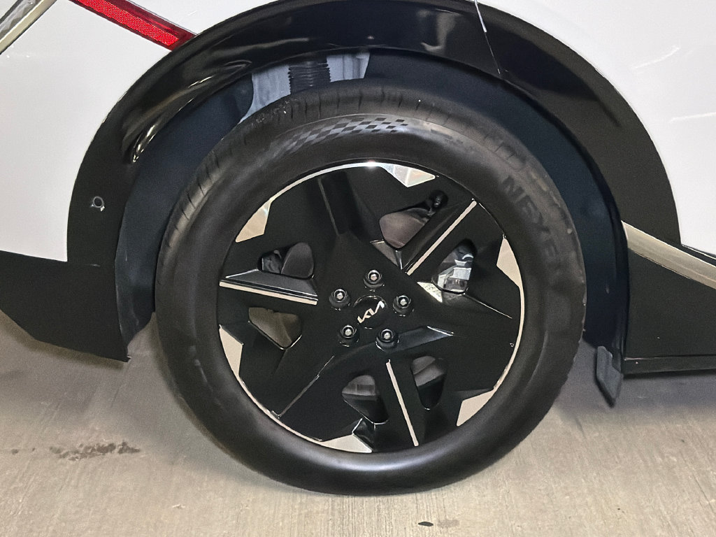 Certified 2025 Kia EV6 Wind RWD image 8