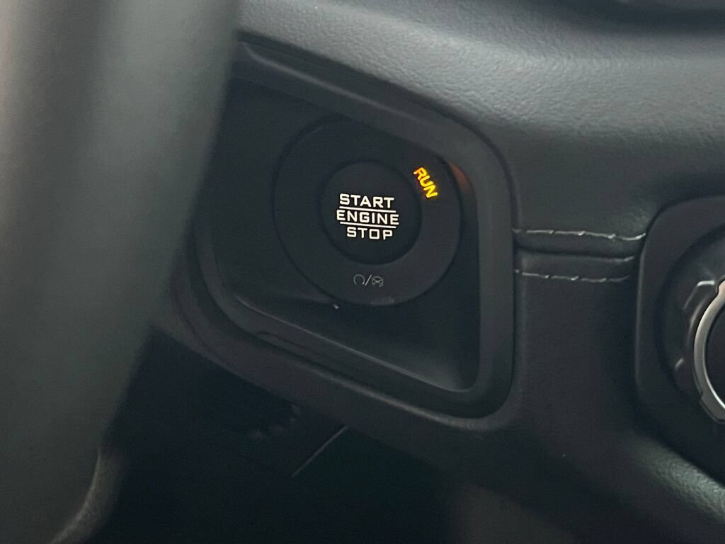 Used 2025 Jeep Wrangler Unlimited Sahara AWD/4WD image 18