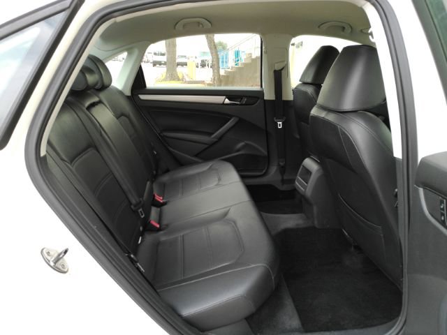 Used 2014 Volkswagen Passat 1.8T Wolfsburg Edition image 22
