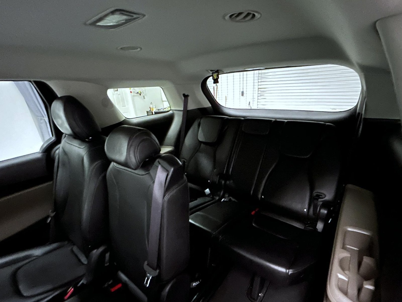 Used 2025 Kia Carnival FWD image 19