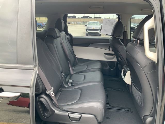Used 2023 Kia Carnival LX image 19