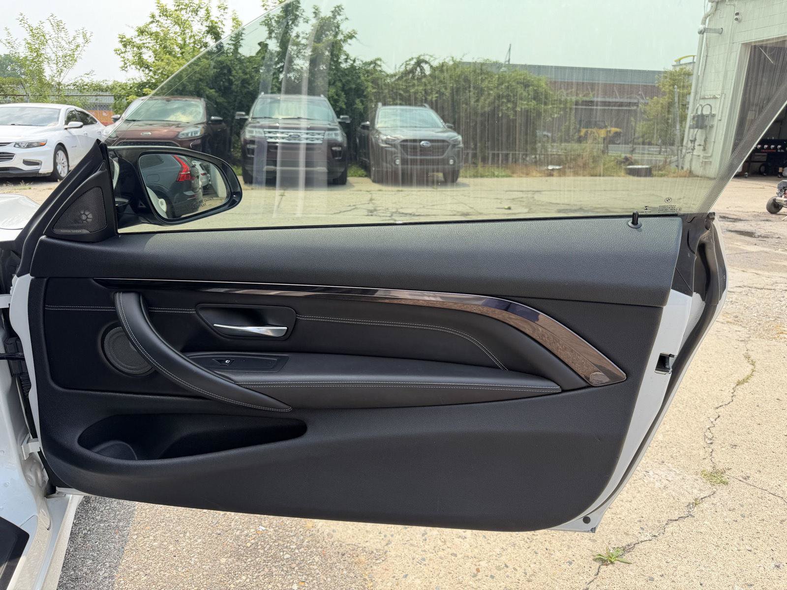 Used 2016 BMW M4 Convertible RWD image 27
