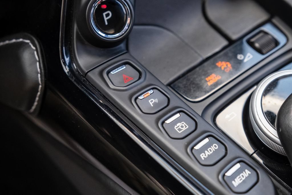 Used 2019 Aston Martin V8 Vantage Coupe RWD image 29