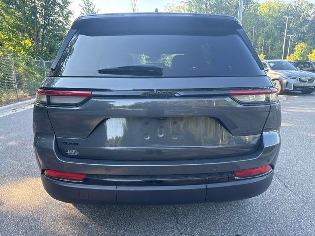 Used 2024 Jeep Grand Cherokee Altitude AWD/4WD image 6