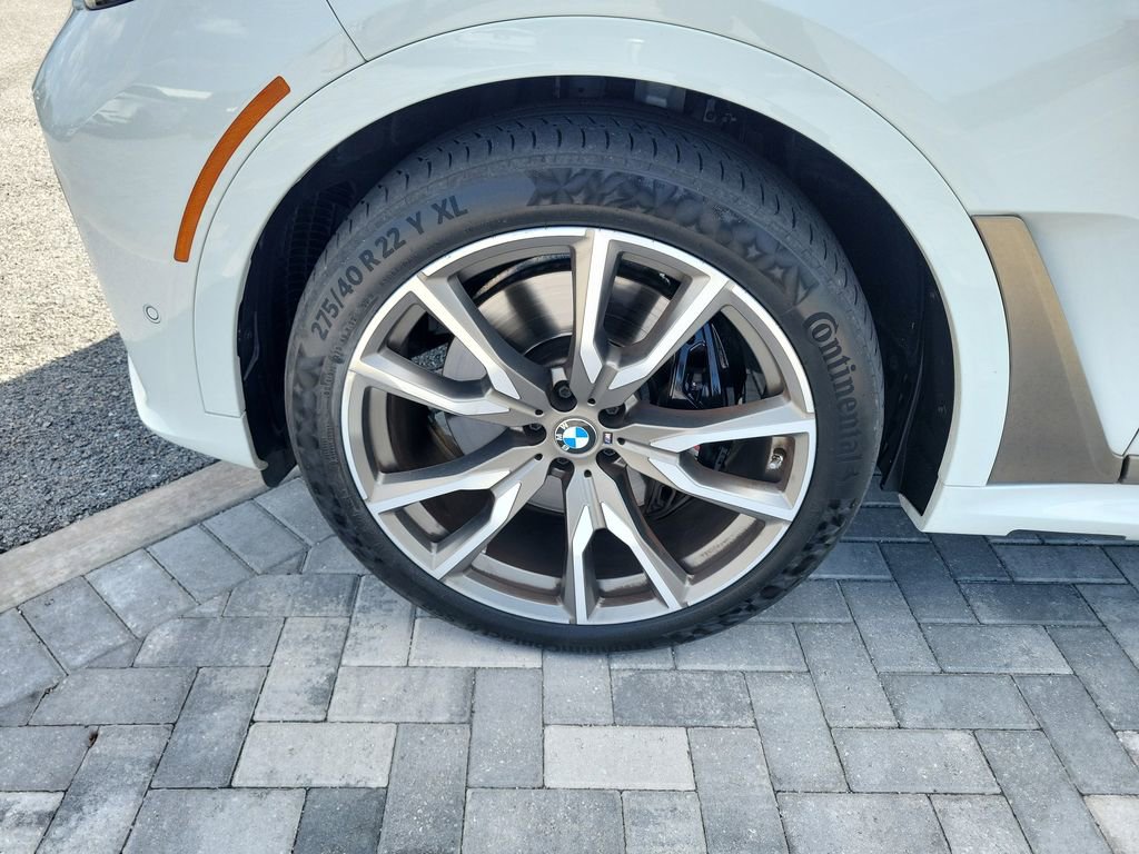 Used 2022 BMW X7 M50i w/ Dynamic Handling Package AWD/4WD image 13
