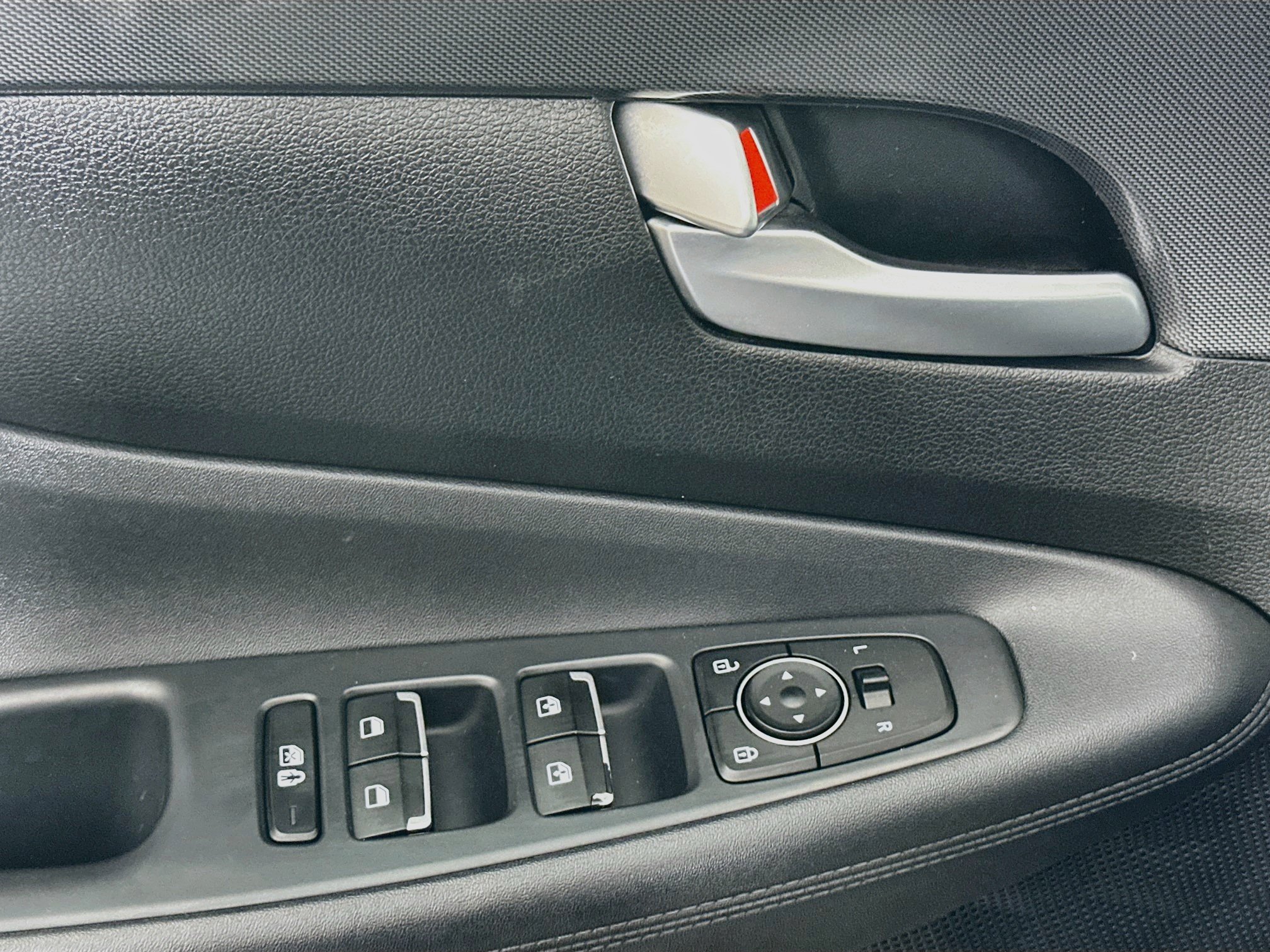 Used 2021 Hyundai Santa Fe SEL FWD image 15