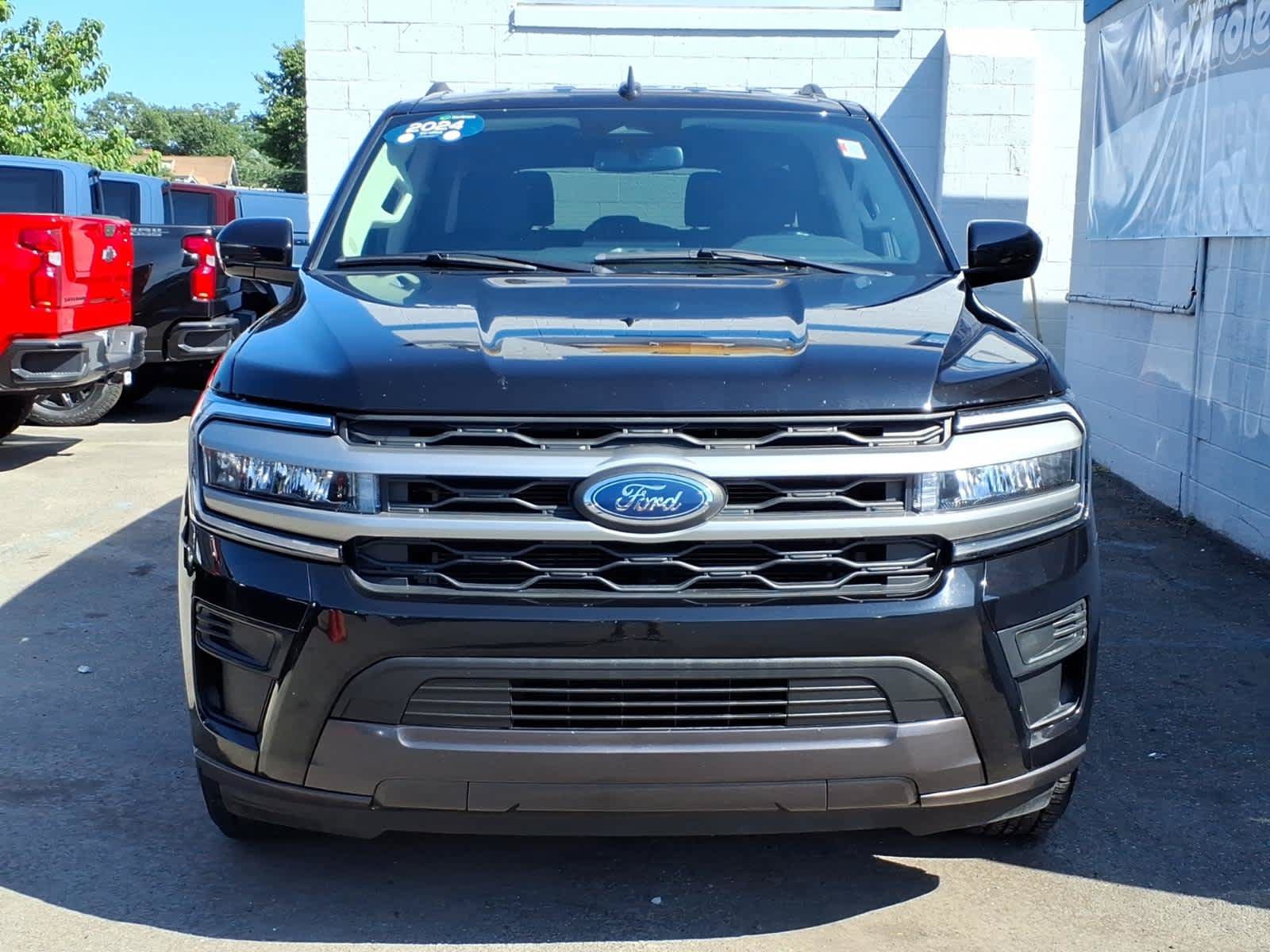 Used 2024 Ford Expedition Max XLT AWD/4WD image 2
