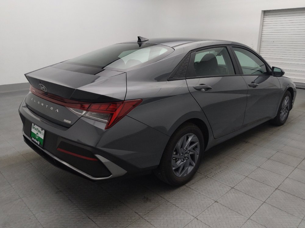 Used 2025 Hyundai Elantra Hybrid FWD image 9