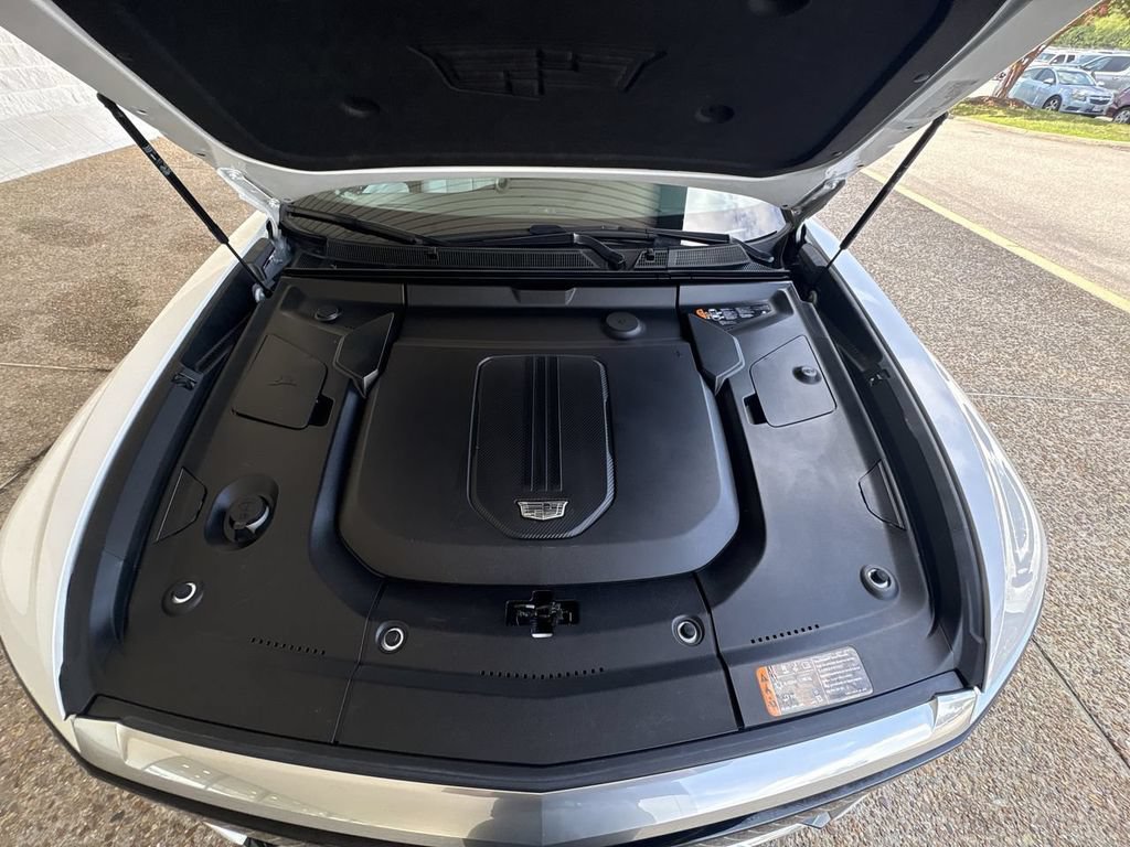 Certified 2024 Cadillac Lyriq Luxury w/ LPO, Floor Liner Package AWD/4WD image 31
