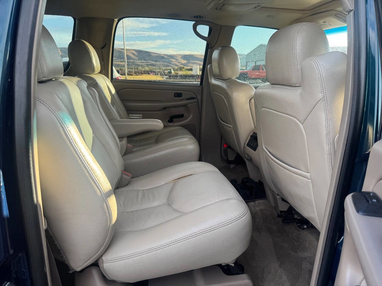 Used 2005 Chevrolet Suburban Z71 w/ Preferred Equipment Group image 5