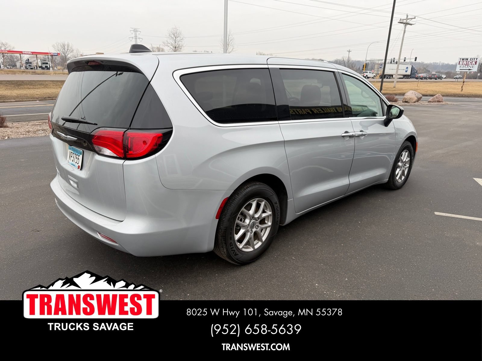 Used 2024 Chrysler Voyager LX FWD image 5