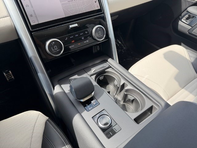 Used 2026 Land Rover Discovery Limited Edition AWD/4WD image 24