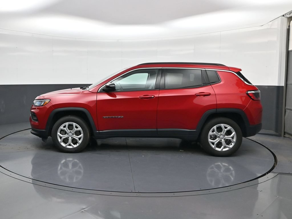 Used 2024 Jeep Compass Latitude AWD/4WD image 5