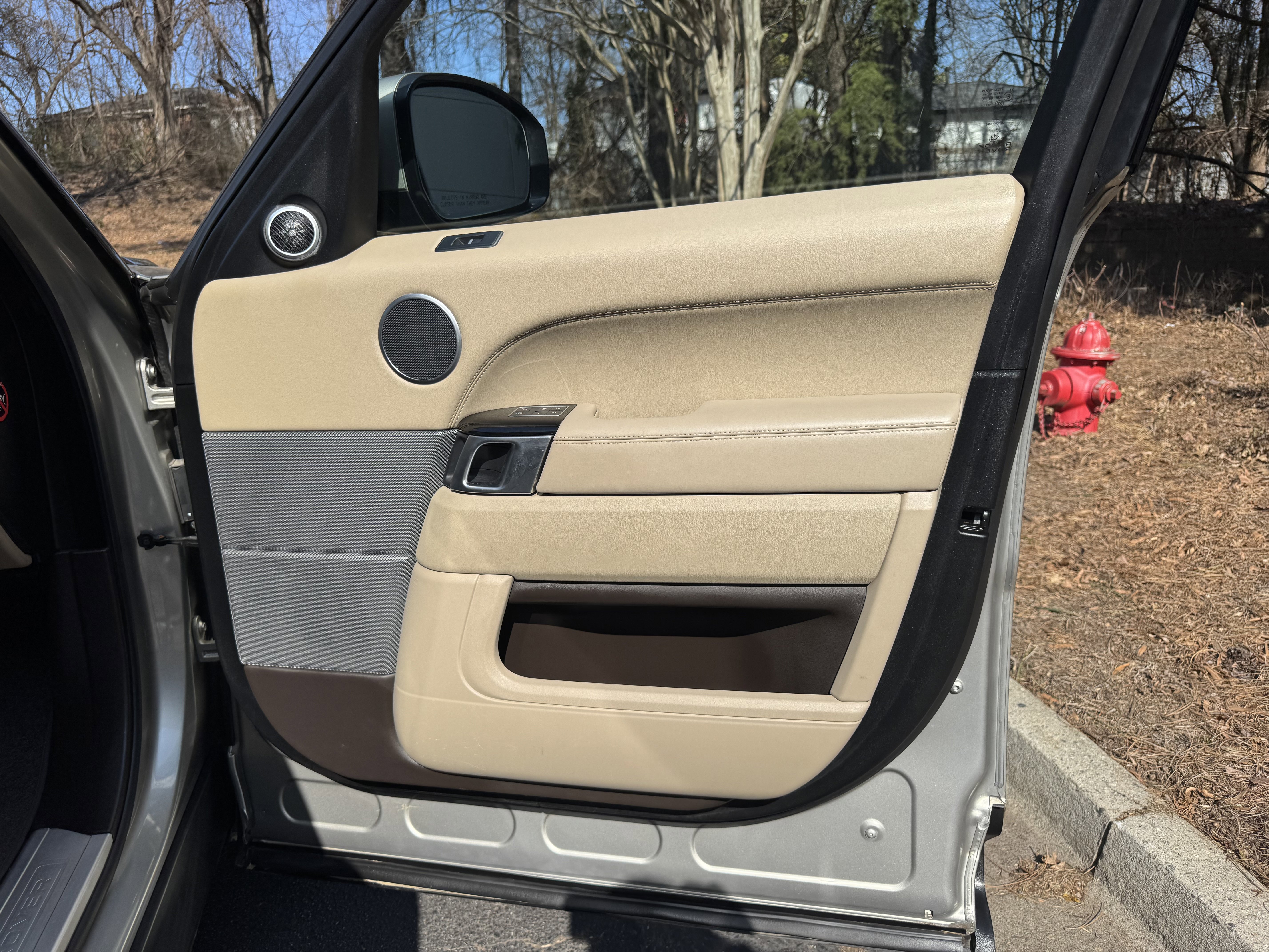 Used 2014 Land Rover Range Rover Sport HSE image 31