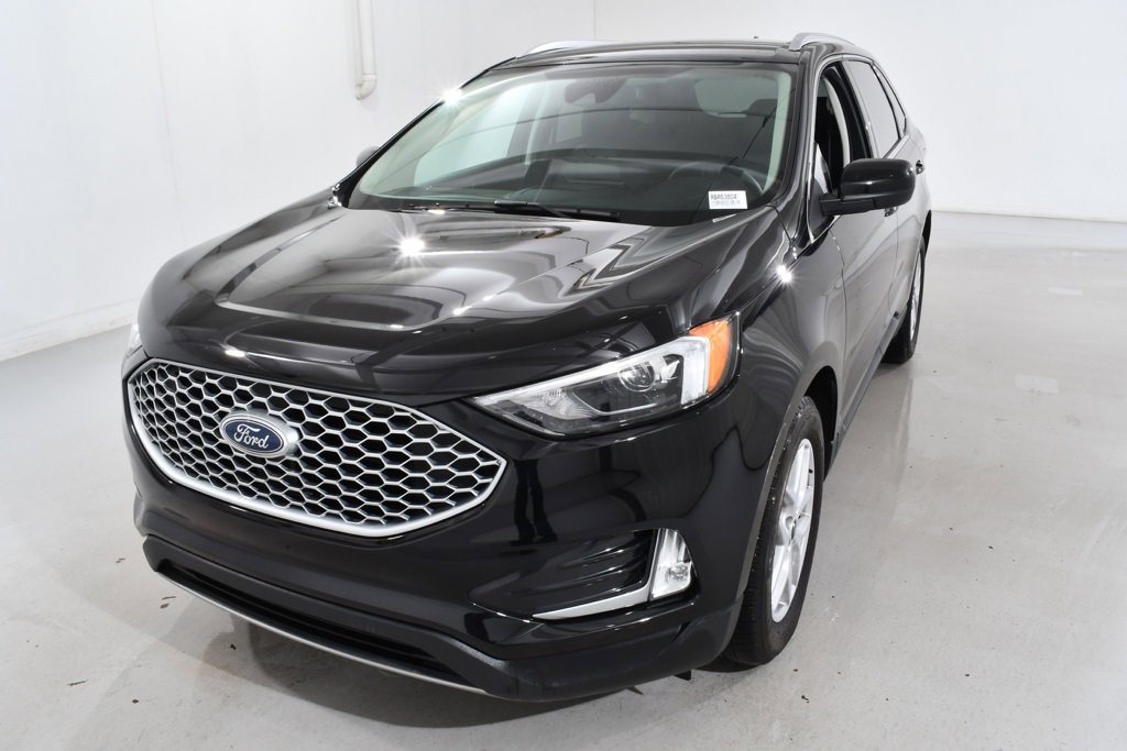 Used 2024 Ford Edge SEL w/ Convenience Package image 2