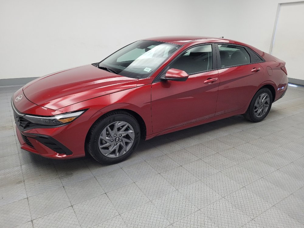 Used 2024 Hyundai Elantra Blue image 2
