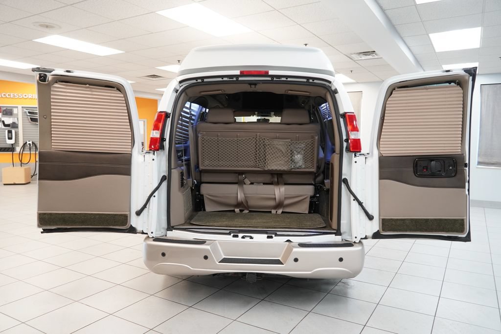 Used 2016 GMC Savana 2500 RWD image 9