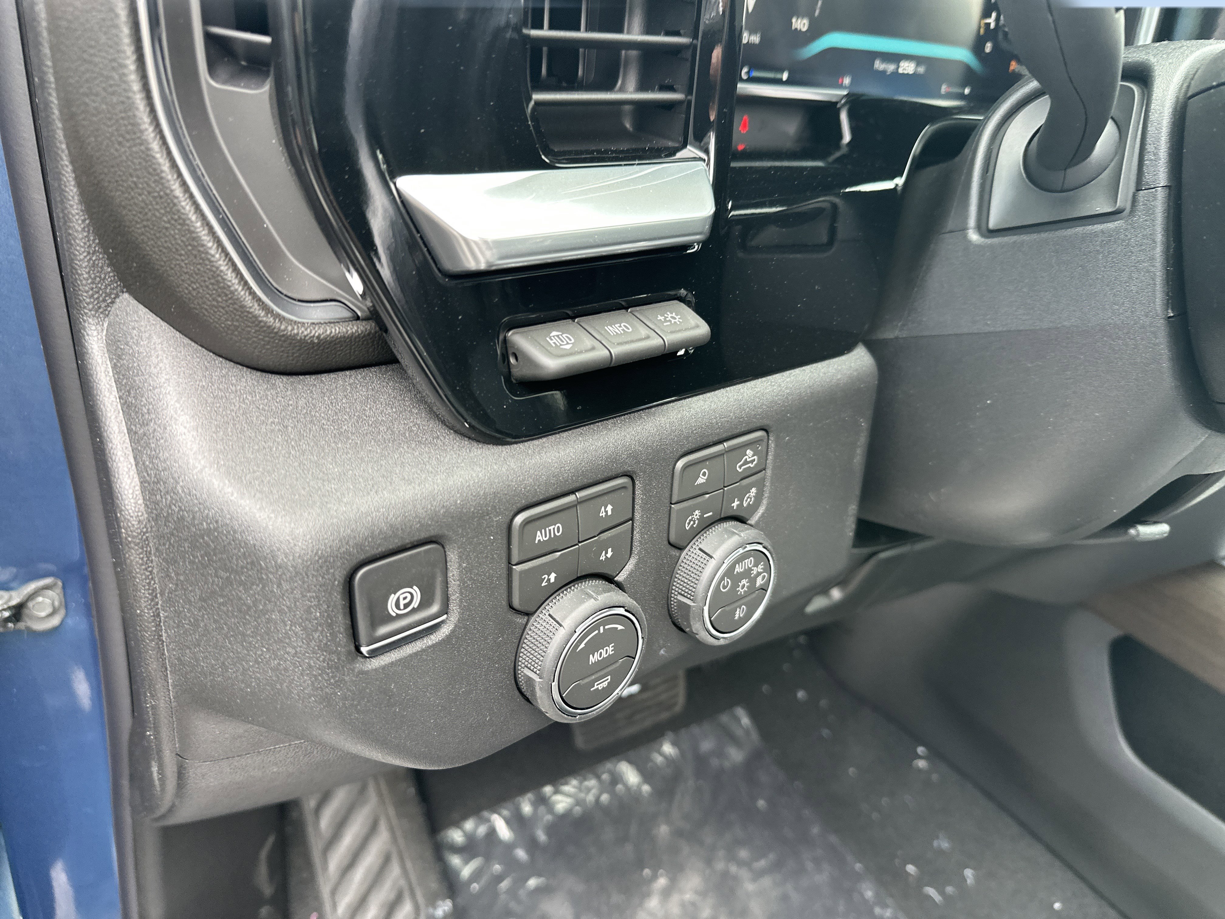 New 2026 Chevrolet Silverado 2500 High Country w/ High Country Premium Package AWD/4WD image 11