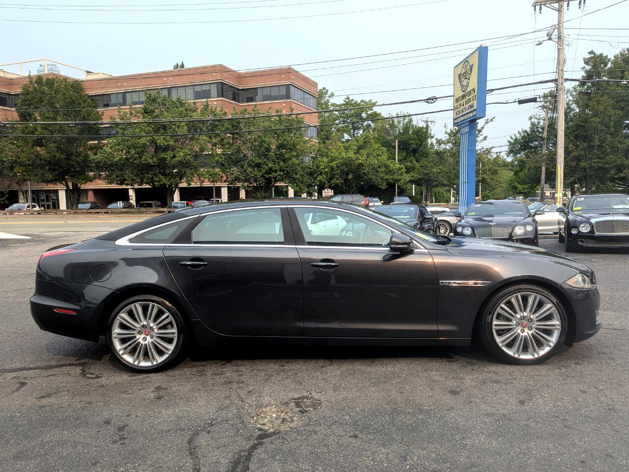 Used 2017 Jaguar XJ L Supercharged image 7