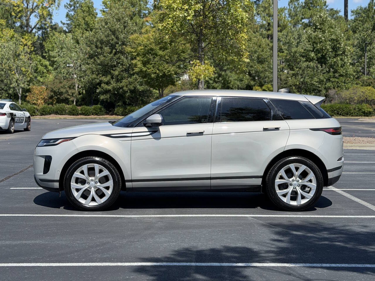 Used 2020 Land Rover Range Rover Evoque SE AWD/4WD image 4