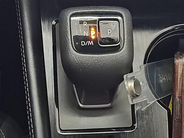 Used 2025 Nissan Rogue Platinum w/ Platinum Premium Package FWD image 17