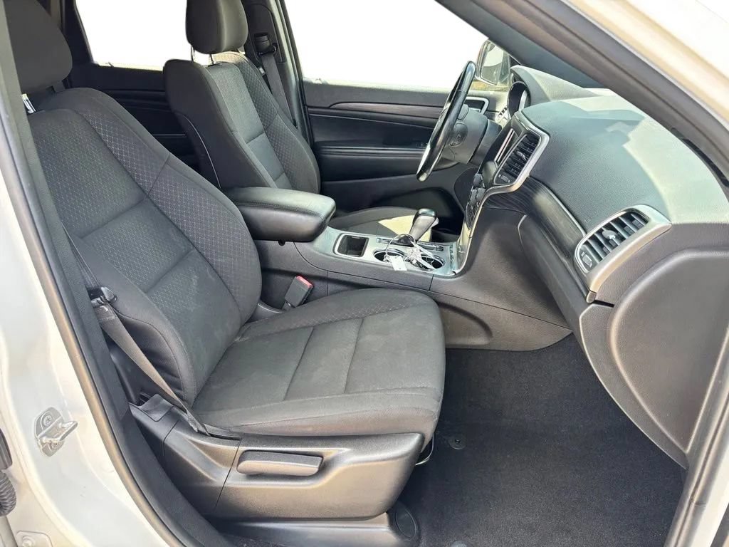 Used 2021 Jeep Grand Cherokee Laredo AWD/4WD image 32