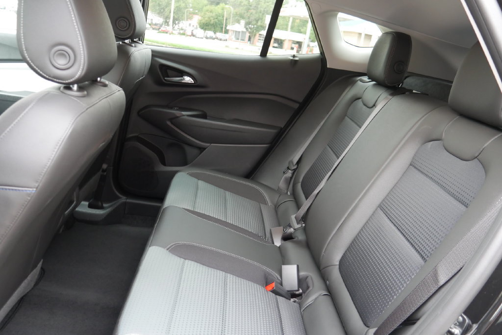 New 2026 Chevrolet Trax LT w/ Midnight Edition FWD image 14