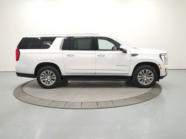 Used 2025 GMC Yukon XL Denali AWD/4WD image 9