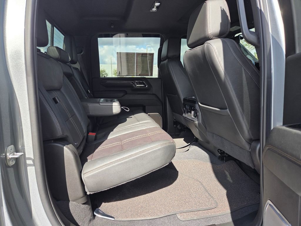 Used 2024 Chevrolet Silverado 2500 High Country w/ High Country Premium Package image 16