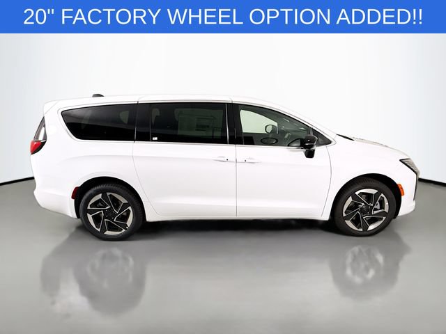 New 2027 Chrysler Pacifica Limited AWD/4WD image 8