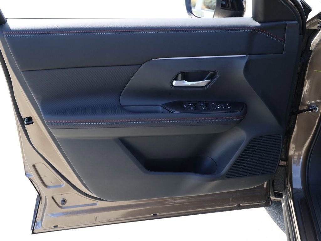 New 2026 Nissan Kicks SR FWD image 23