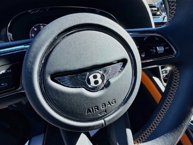 Used 2025 Bentley Bentayga AWD/4WD image 37