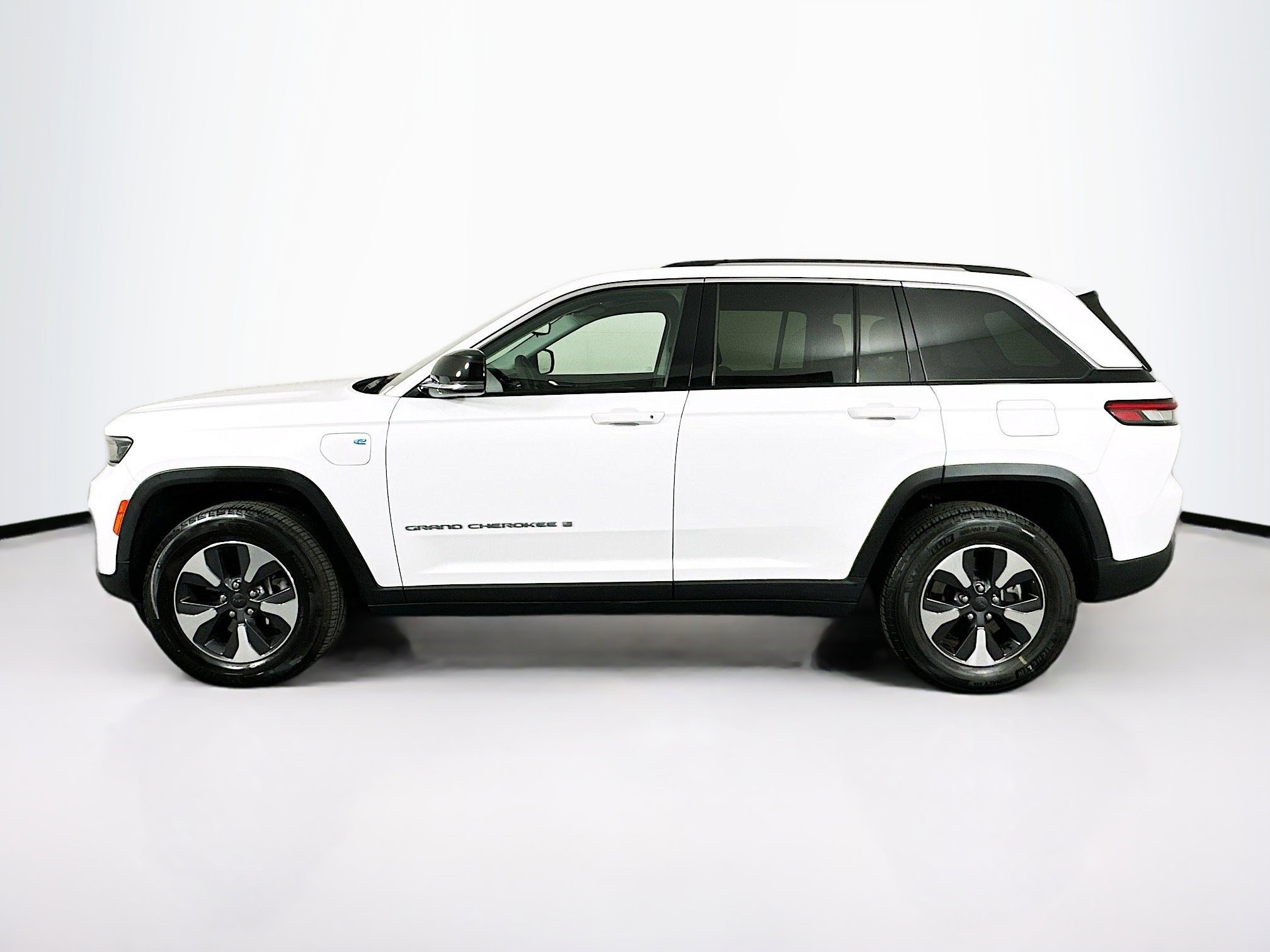 Used 2023 Jeep Grand Cherokee 4WD 4xe image 4