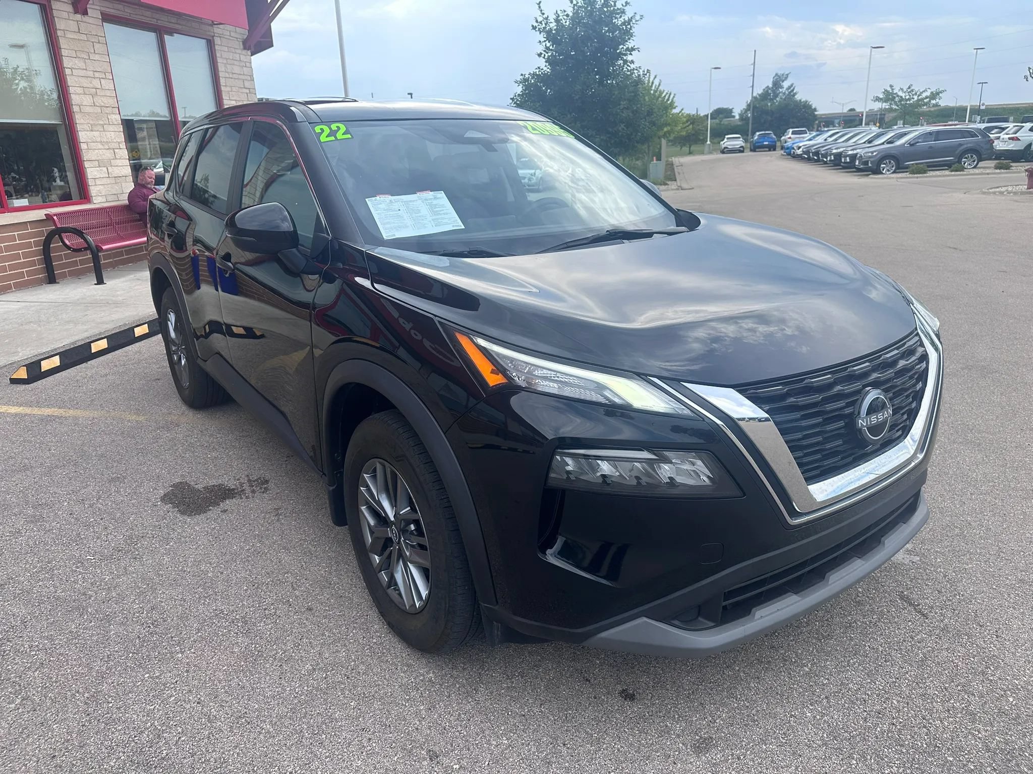 Used 2022 Nissan Rogue S AWD/4WD image 3