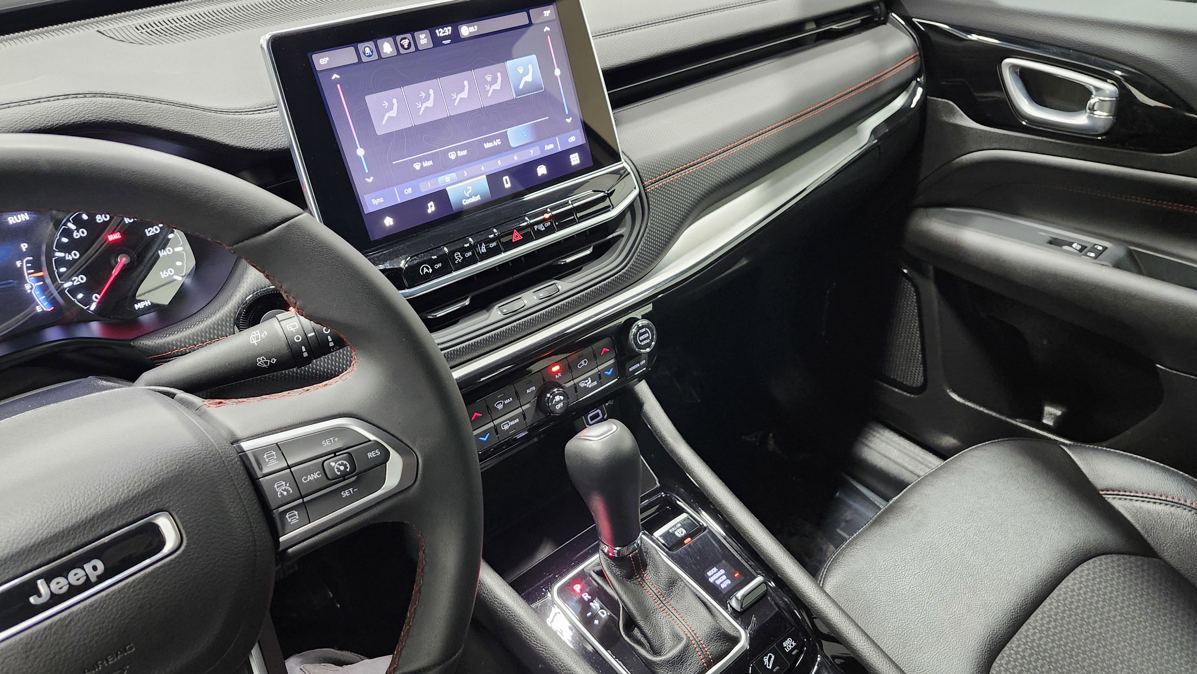 Used 2025 Jeep Compass Trailhawk image 30