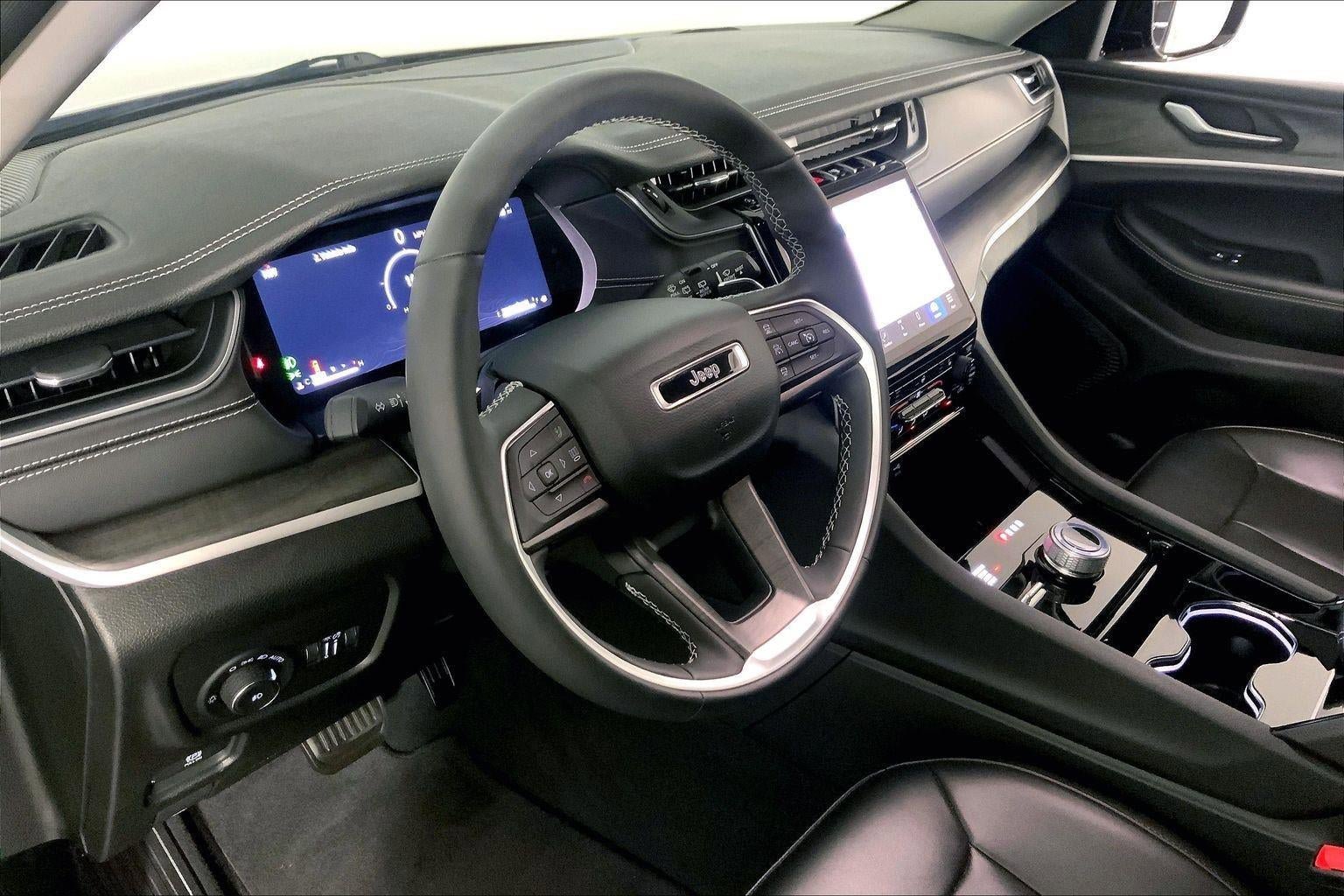 Used 2023 Jeep Grand Cherokee Limited AWD/4WD image 14