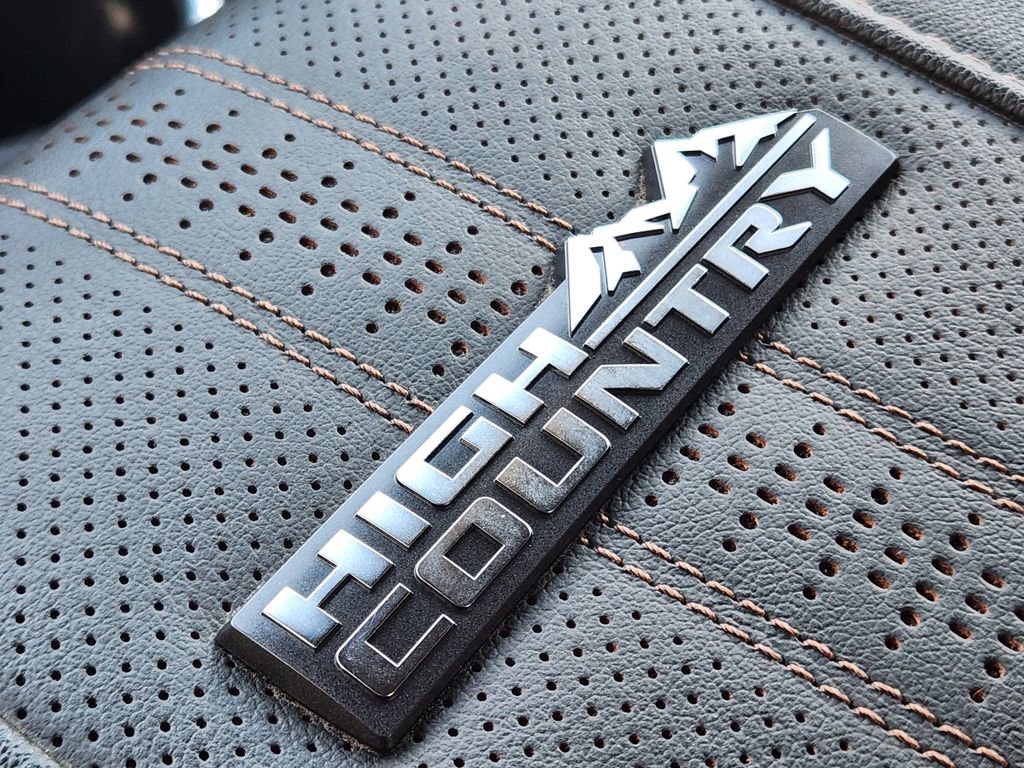 Used 2024 Chevrolet Silverado 3500 High Country w/ High Country Premium Package image 32