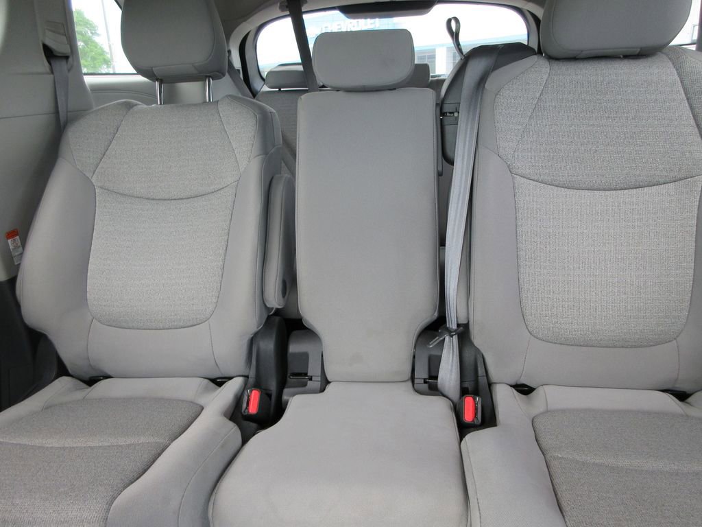 Used 2022 Toyota Sienna LE FWD image 19