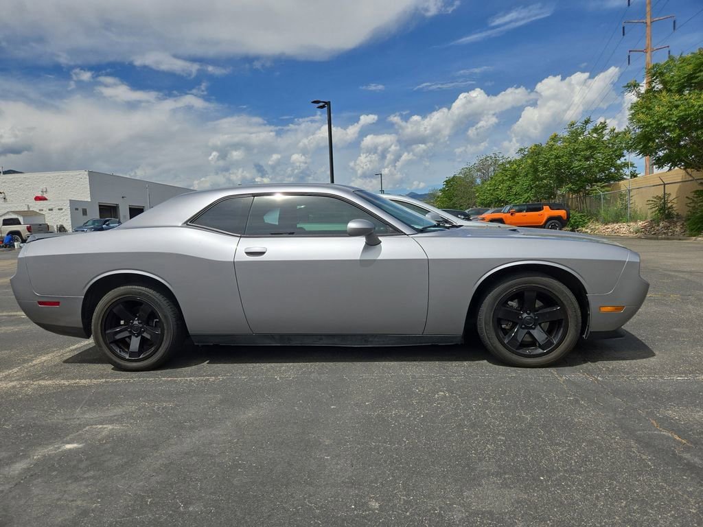 Used 2014 Dodge Challenger SXT RWD image 4
