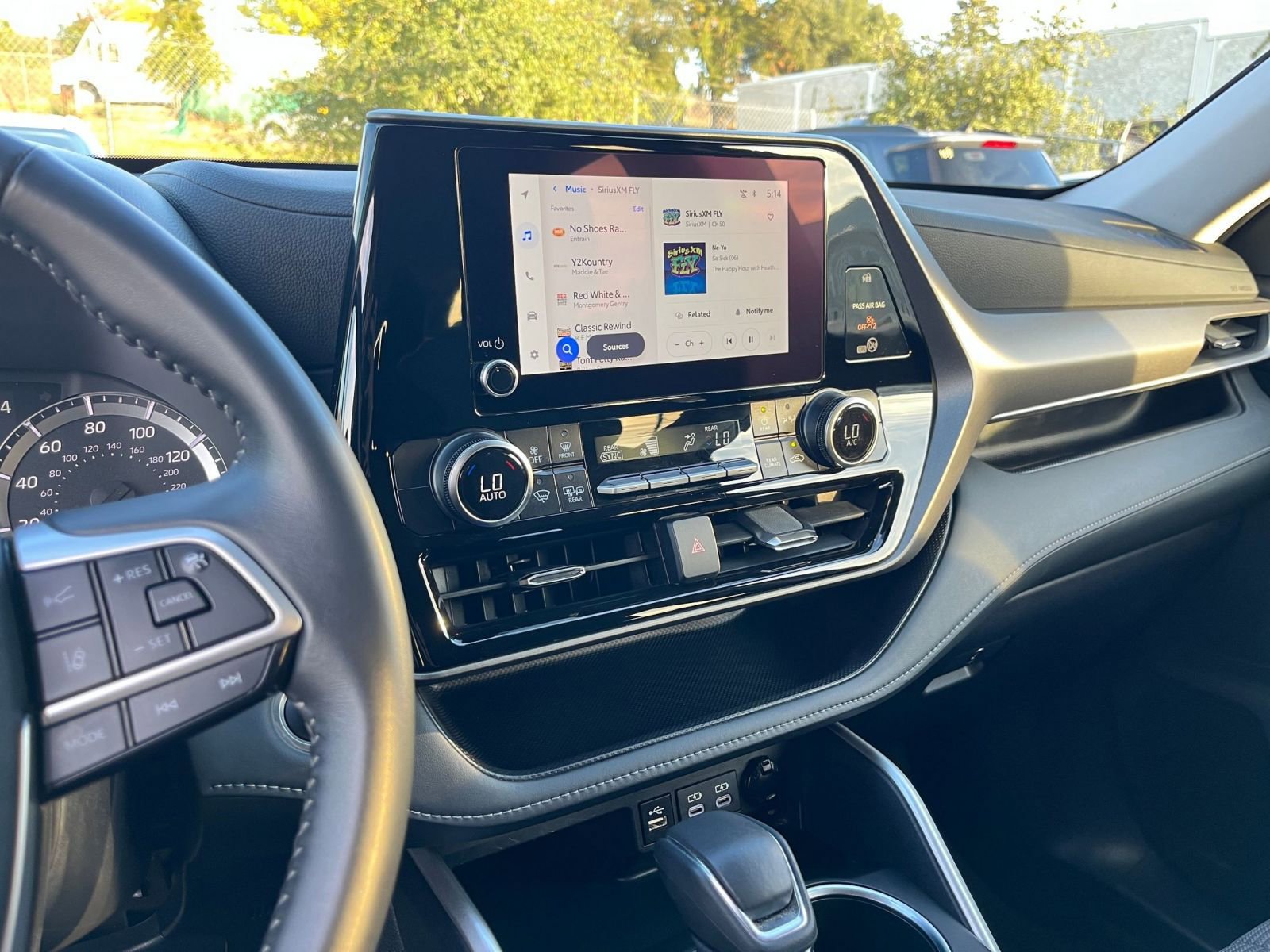 Used 2025 Toyota Highlander LE image 20