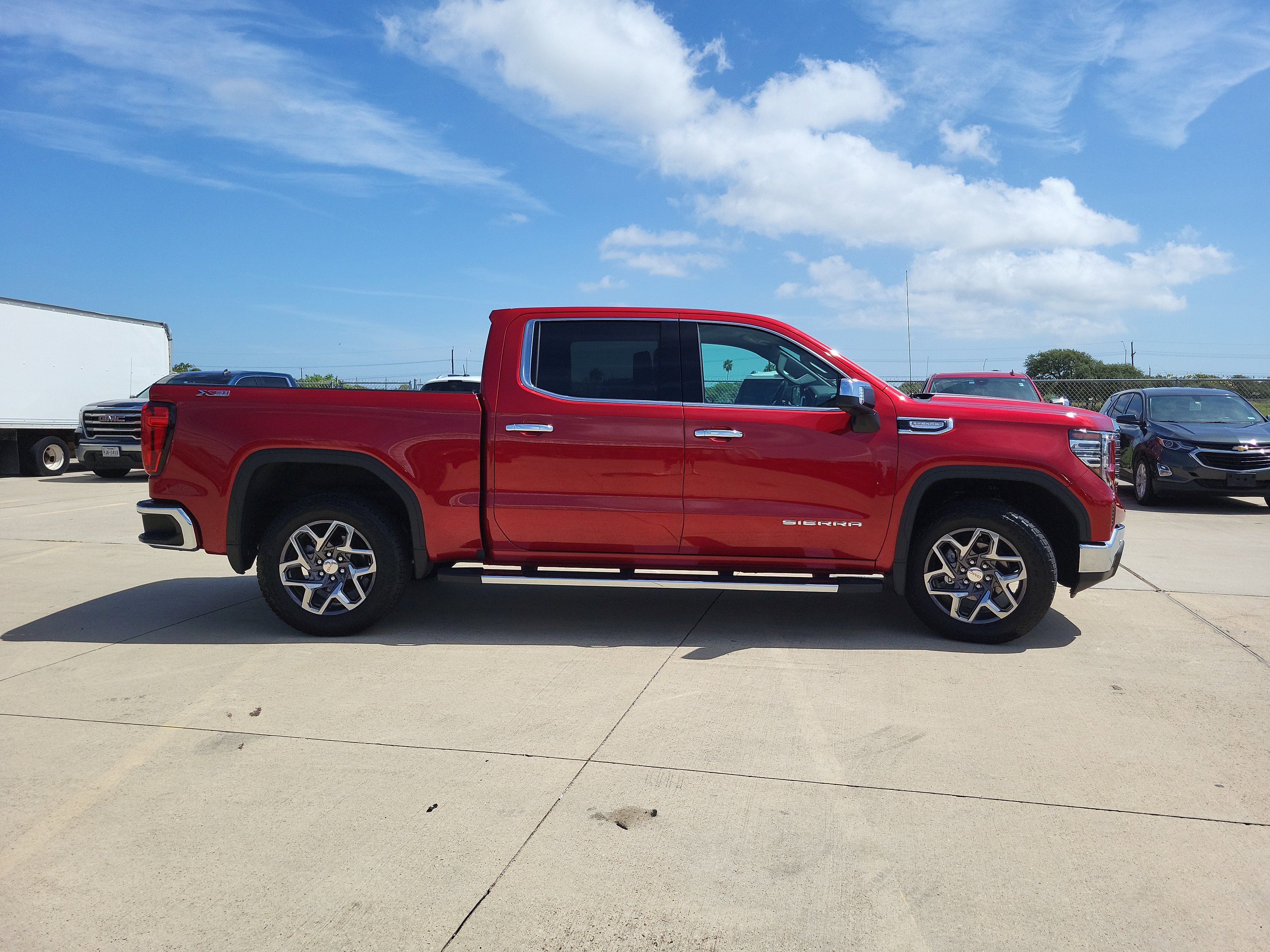 Used 2025 GMC Sierra 1500 SLT image 4
