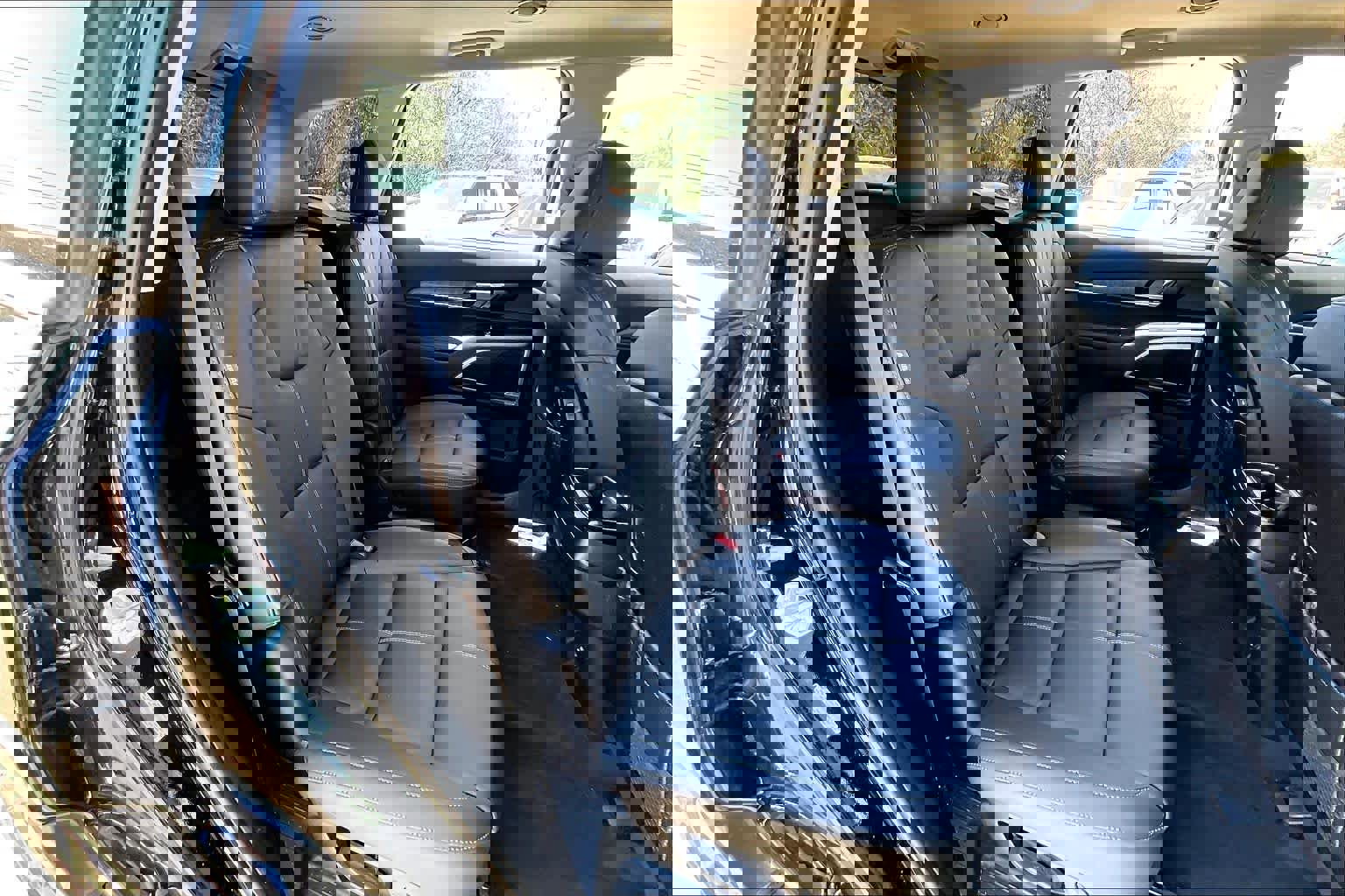 Used 2024 Kia Telluride EX w/ EX Captain's Chair Package image 19