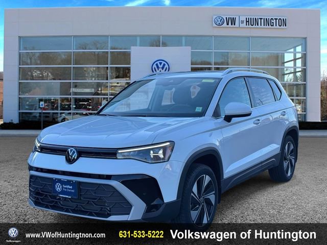Certified 2025 Volkswagen Taos SE w/ Panoramic Sunroof Package image 4