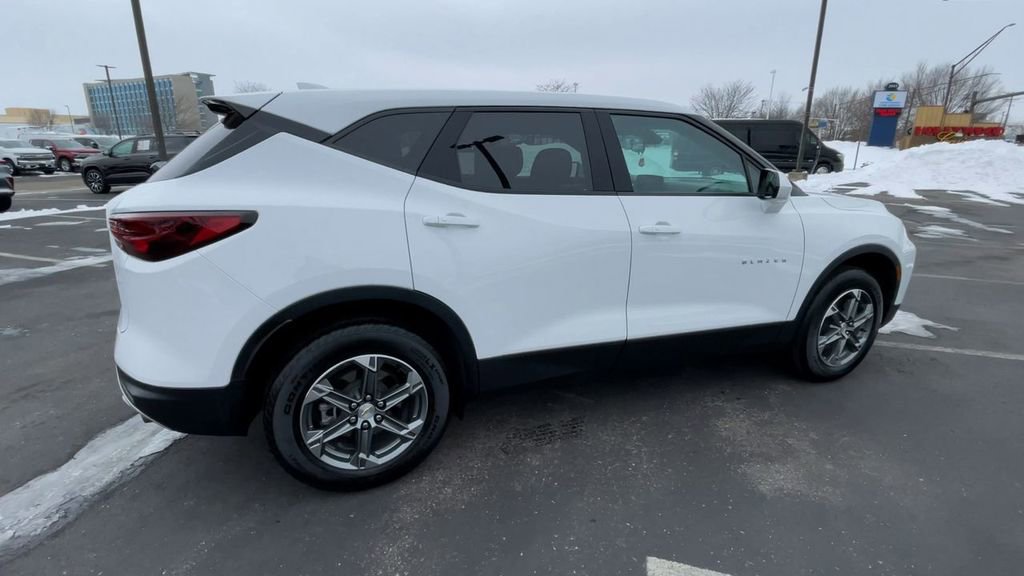 Used 2023 Chevrolet Blazer LT w/ Driver Confidence Package FWD image 2