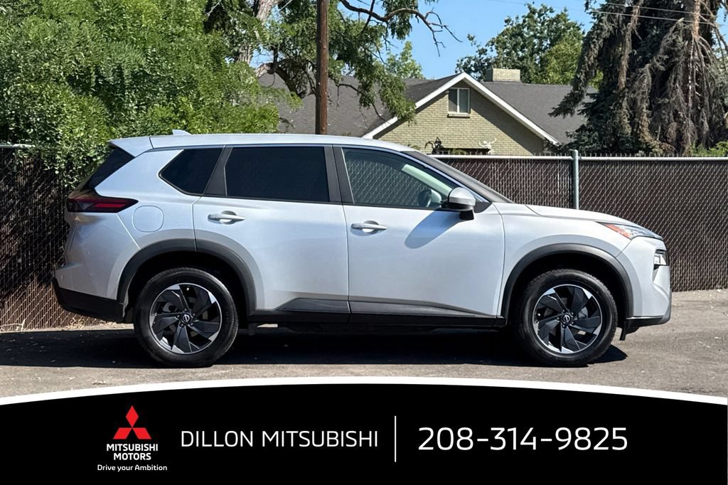 Used 2025 Nissan Rogue SV AWD/4WD image 3