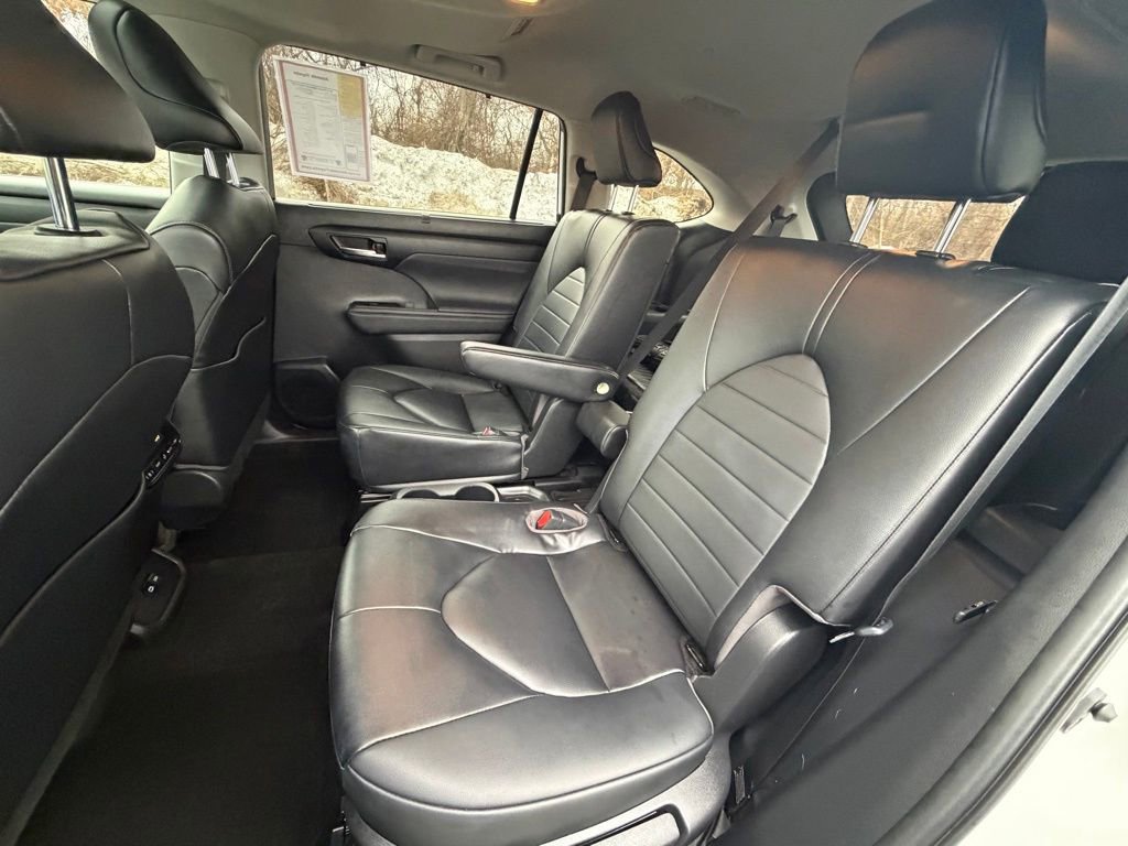 Used 2023 Toyota Highlander XLE image 24