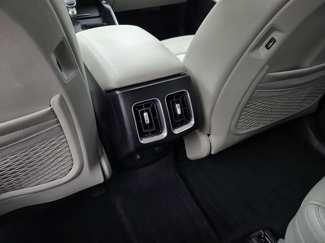 Used 2022 Kia Sorento EX w/ Panoramic Sunroof Package image 17