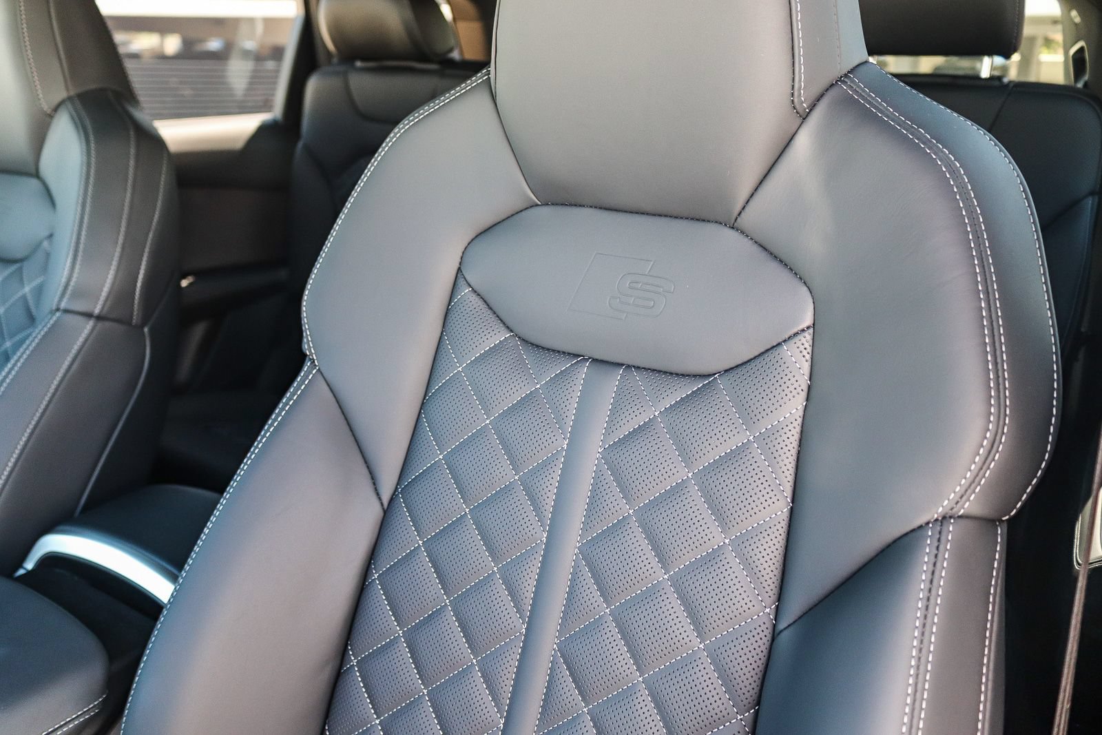 New 2026 Audi SQ7 Prestige AWD/4WD image 27