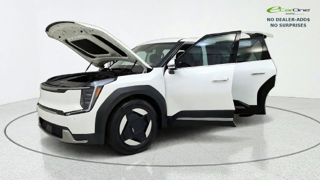 Used 2024 Kia EV9 Light Long Range RWD image 15